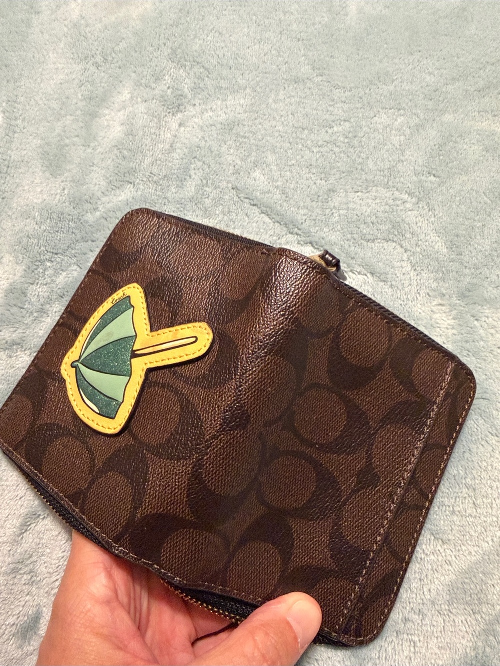 Coach Signature Wallet - Picture 4 of 6